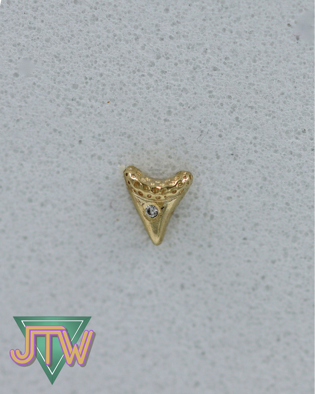 One Off: Shark tooth w/ Gem