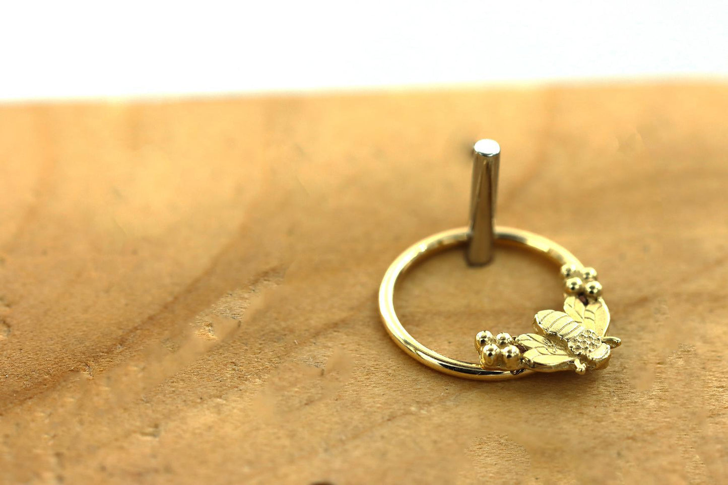 Super Bees! The Ring!